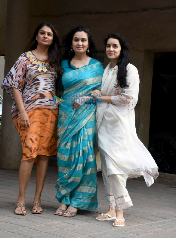 Photos: Shraddha Kapoor, Padmini Kolhapure and Tejaswini Kolhapure snapped in Juhu