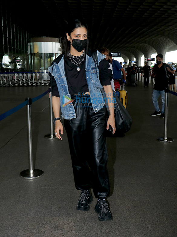 Photos: Shruti Haasan, Jackky Bhagnani and Neha Pendse snapped at the airport Photos: Shruti Haasan, Jackky Bhagnani and Neha Pendse snapped at the airport