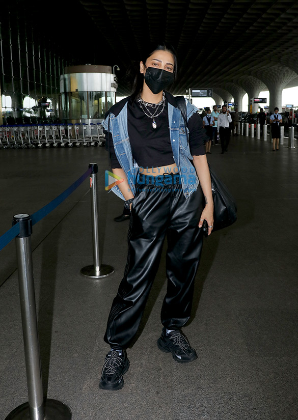 photos shruti haasan jackky bhagnani and neha pendse snapped at the airport 4
