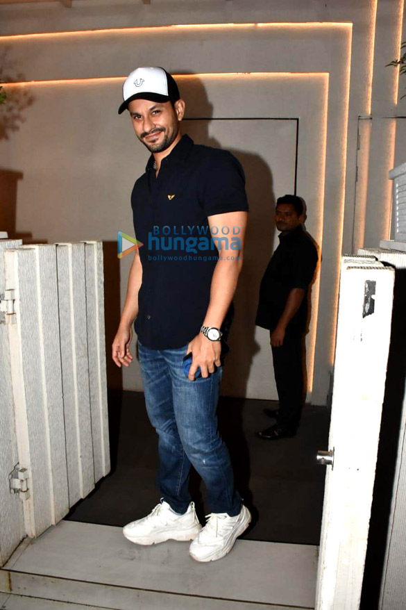 photos soha ali khan and kunal khemu snapped at anika in bandra 3