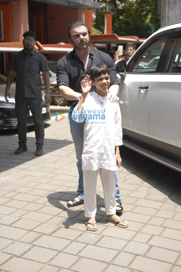 photos sohail khan arbaaz khan shamita shetty and others snapped at arpita khans home on the occasion of ganesh chaturthi 1