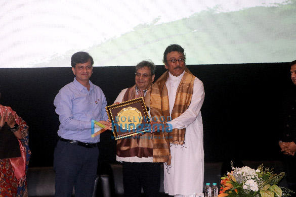 photos subhash ghai rakeysh omprakash mehra jackie shroff and divya dutta hoist flag on 75th independence day 2