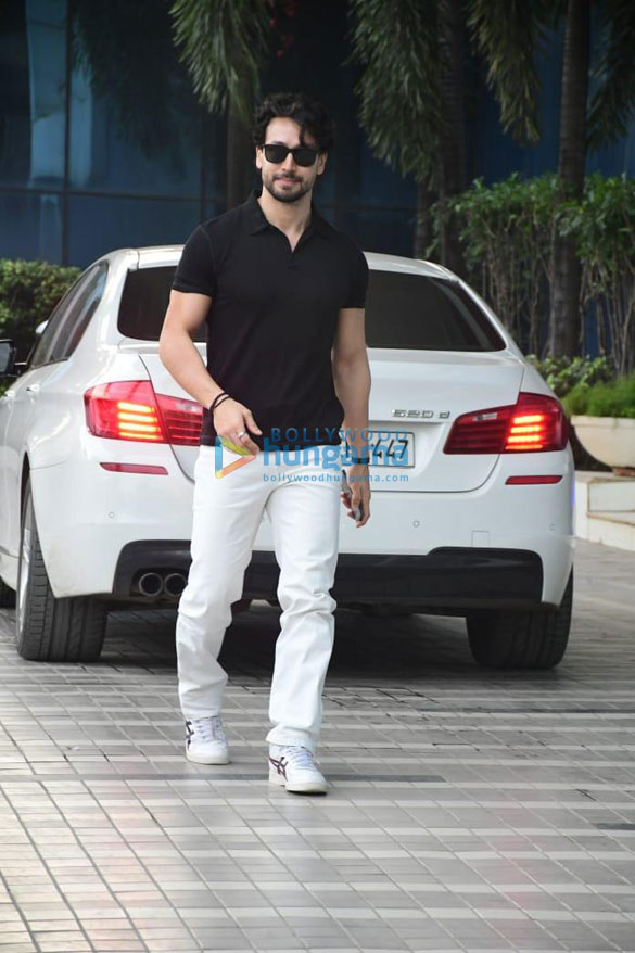 photos tiger shroff ahan shetty and vidyut jammwal snapped in andheri 4