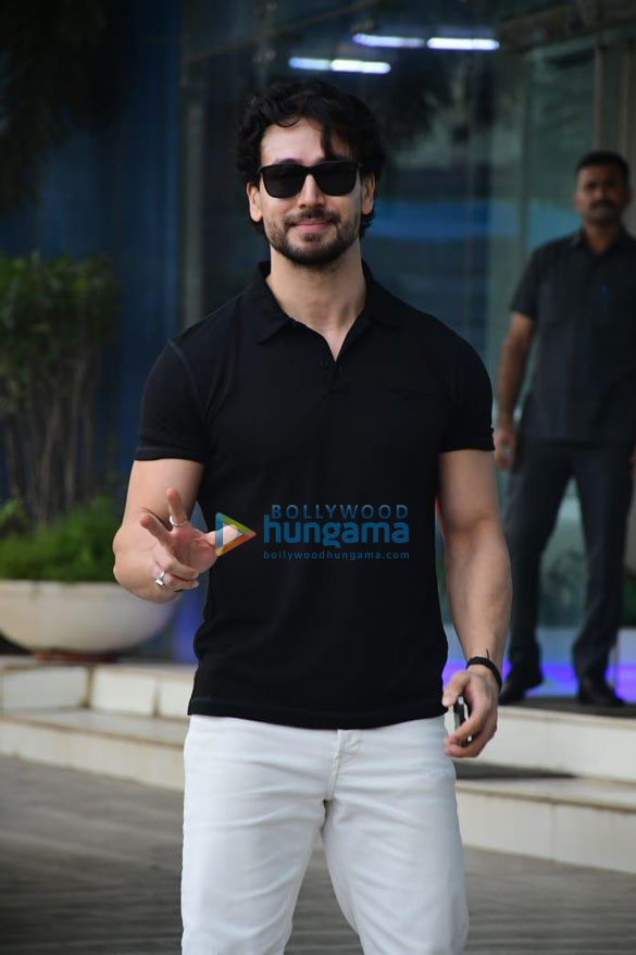Photos: Tiger Shroff, Ahan Shetty and Vidyut Jammwal snapped in Andheri Photos: Tiger Shroff, Ahan Shetty and Vidyut Jammwal snapped in Andheri