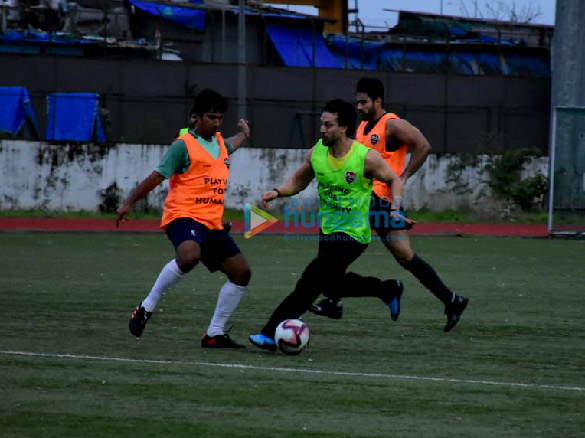 photos tiger shroff snapped at a football ground 2
