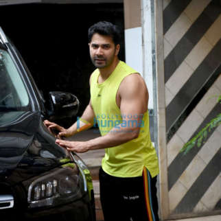 Photos: Varun Dhawan snapped at the gym