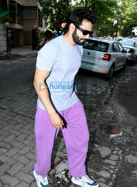 photos varun dhawan snapped with wife natasha dalal in juhu 3