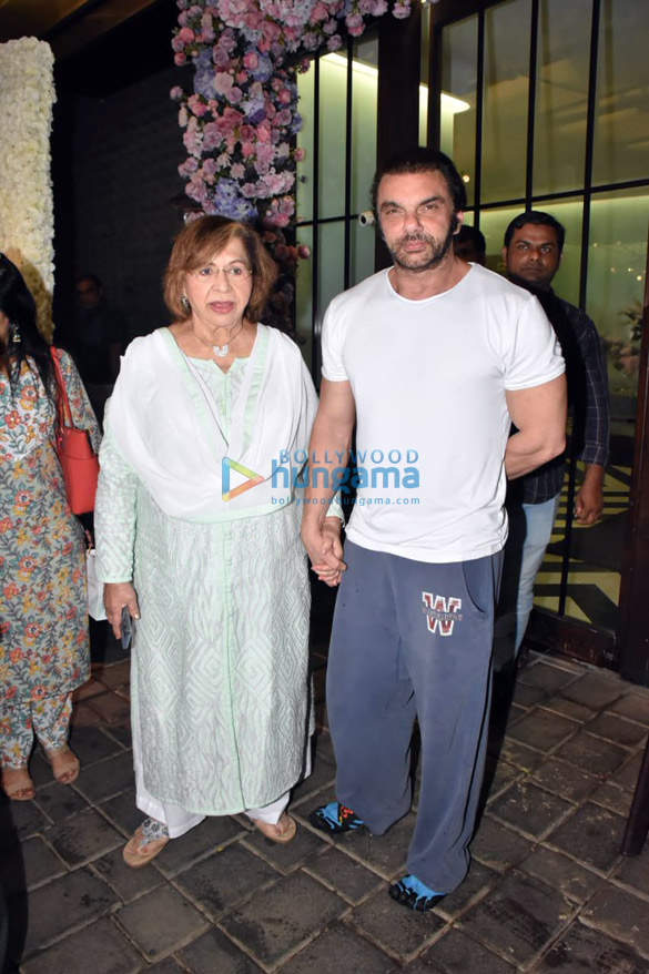 photos vicky kaushal katrina kaif sohail khan and others snapped at arpita khans home on the occasion of ganesh chaturthi9 3