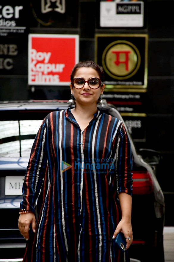 photos vidya balan snapped in khar 2 2