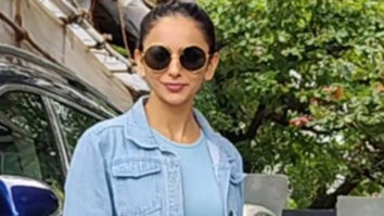 Rakul Preet Singh flashes her cute smile for the paps