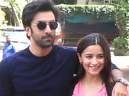 Ranbir Kapoor poses with wife Alia Bhatt and they look adorable!