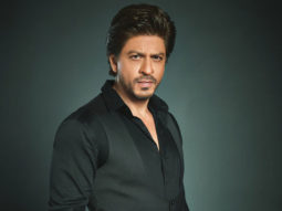 Shah Rukh Khan sets an example of Har Ghar Tiranga; hoists the national flag at Mannat with Gauri Khan and kids