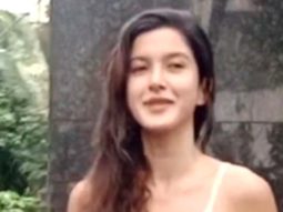Shanaya Kapoor flashes her cute smile at the paps