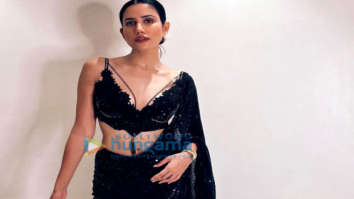 Celebrity Photos of Sonnalli Seygall