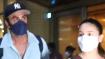 Spotted Ranbir Kapoor & Alia Bhatt at the airport