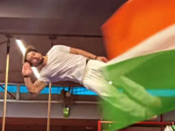 Tiger Shroff wishes Vandemataram in unique swag