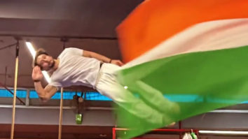 Tiger Shroff wishes Vandemataram in unique swag