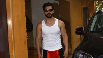 Varun Dhawan shows off his great physique