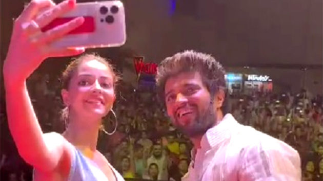 Vijay Deverakonda and Ananya Panday witnessed an insane crowd ...