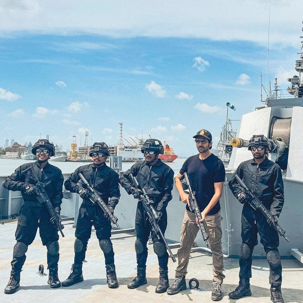 Kartik Aaryan spends a day with Indian Navy officers, calls them ‘real heroes’ as he dances and makes roti with them, watch videos