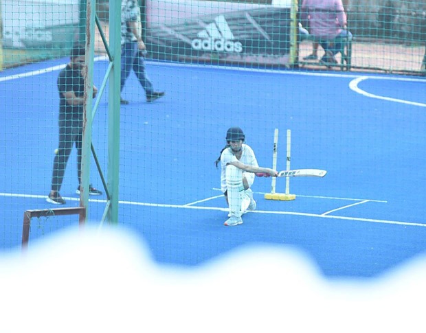 Janhvi Kapoor resumes cricket training for Mr. and Mrs. Mahi, see photos Janhvi Kapoor resumes cricket training for Mr. and Mrs. Mahi, see photos