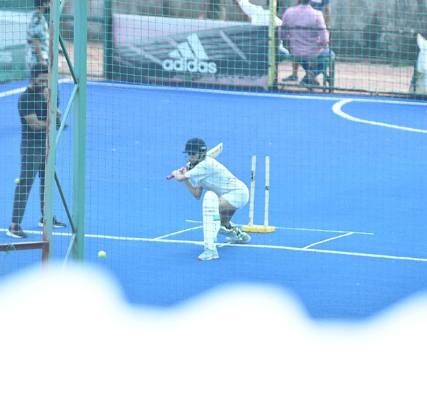 Janhvi Kapoor resumes cricket training for Mr. and Mrs. Mahi, see photos Janhvi Kapoor resumes cricket training for Mr. and Mrs. Mahi, see photos