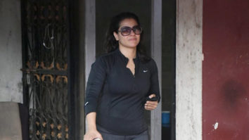 A glimpse of Kajol as she waves at paps
