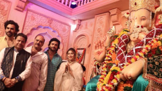 Team Hindutva Aashiesh Sharma, Sonarika Bhadoria, Ankit Raj, Anup Jalota & Karan Razdan take blessings of Andheri Cha Raja