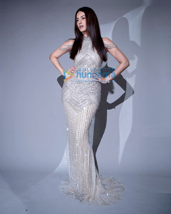 amyra dastur 1 32