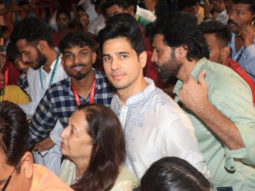 Fans go crazy as Sidharth Malhotra gets snapped with mom