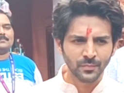 Hit machine Kartik Aaryan visits Lal Baug cha Raja