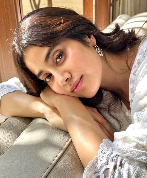 Janhvi Kapoor exudes elegance in white kurta; seeks 'luck' for the outdoor schedule of Mr and Mrs Mahi