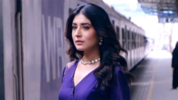 Kritika Kamra looks royal in purple outfit