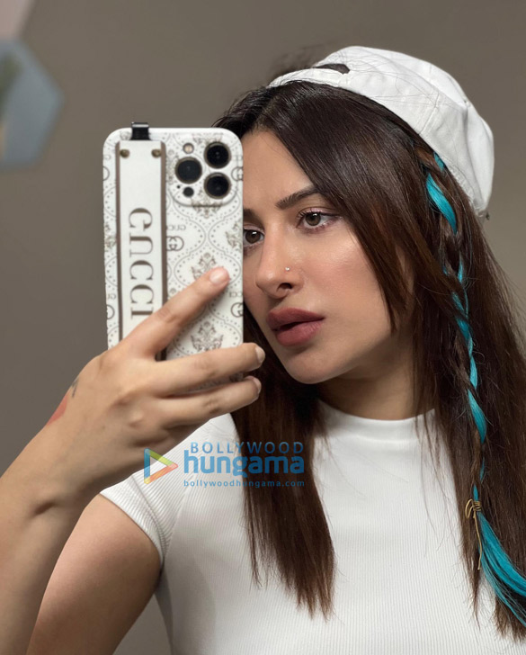mahira sharma 1 10