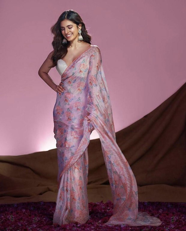 Malavika Mohanan looks drop dead gorgeous in Anita Dongre’s pink floral saree 