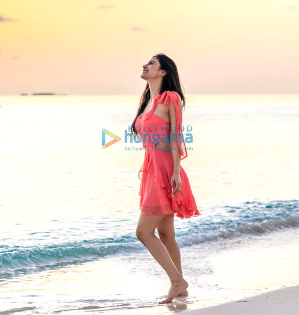 mouni roy 4 96