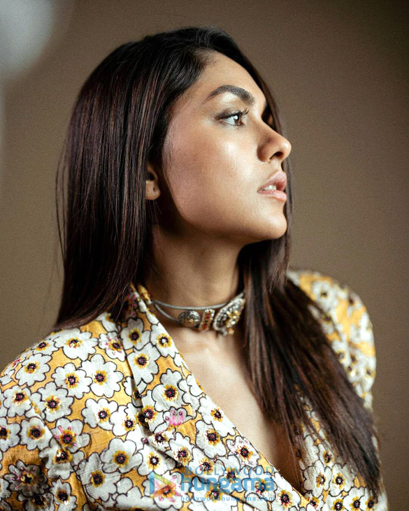 mrunal thakur 2 86