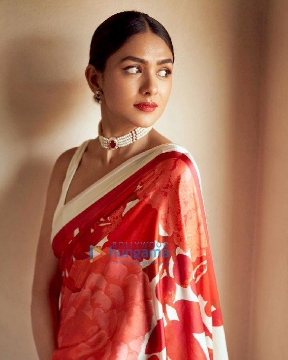 mrunal thakur 2 88