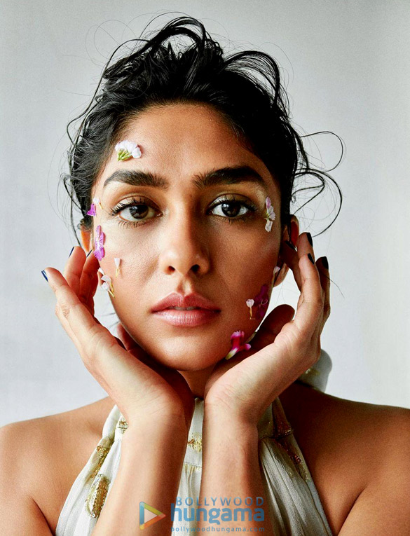 mrunal thakur 37