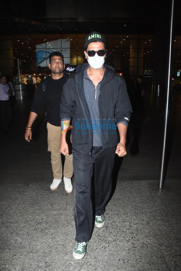 photos aadar jain tara sutaria kriti kharbanda and others snapped at the airport 1446 2