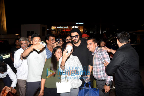 photos aadar jain tara sutaria and arjun kapoor snapped at the airport 4