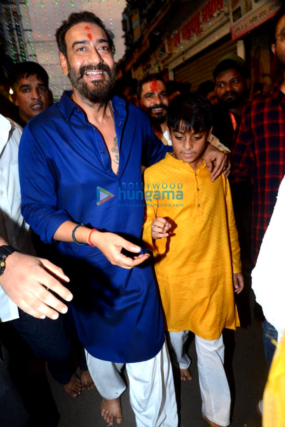 Photos: Ajay Devgn visits Lalbaugcha Raja Photos: Ajay Devgn visits Lalbaugcha Raja