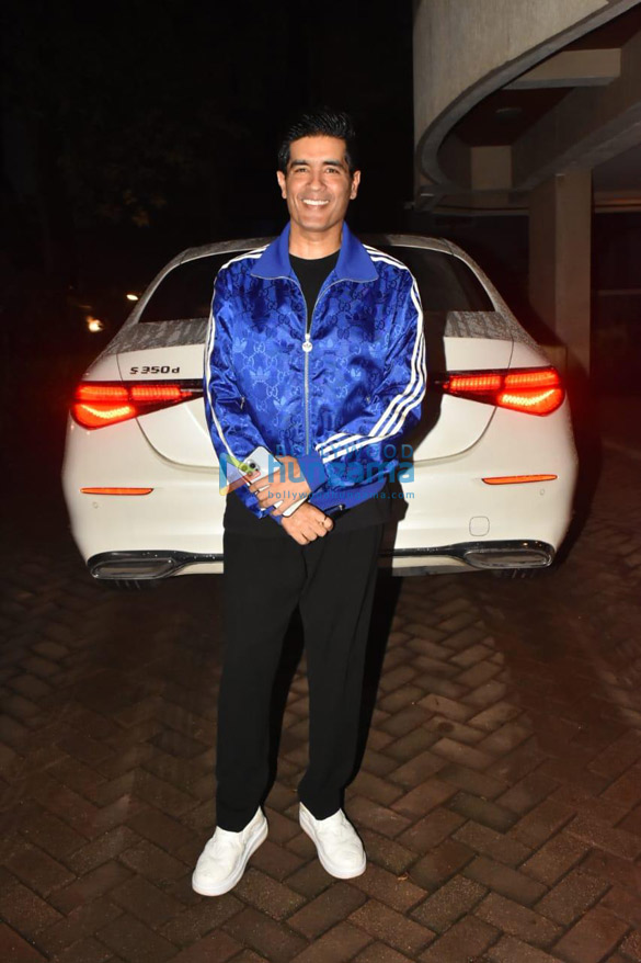 photos alia bhatt ranbir kapoor manish malhotra and others snapped at kareena kapoor khans house to celebrate her birthday 1