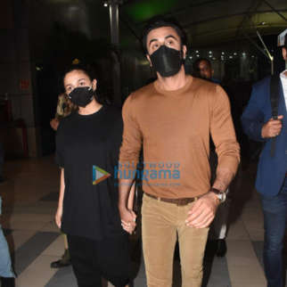 Photos: Alia Bhatt and Ranbir Kapoor snapped at the airport