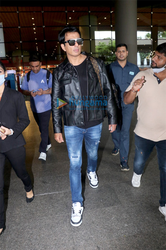 photos amyra dastur sonal chauhan sunny leone and others snapped at the airport 3