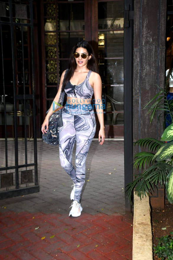 photos amyra dastur spotted at beat studio 4
