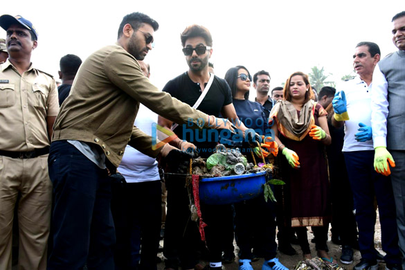 photos anupam kher and parineeti chopra snapped participating in the beach cleanup drive in juhu 4