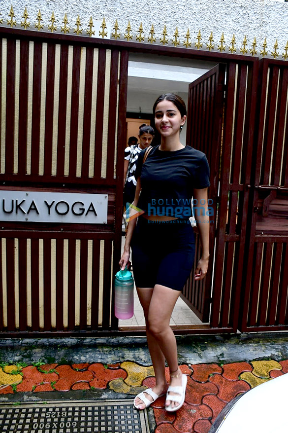 photos anyana pandey spotted at yoga in bandra 4