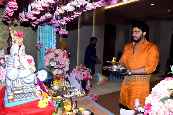 photos arjun kapoor snapped visiting t series office for ganpati darshan 2