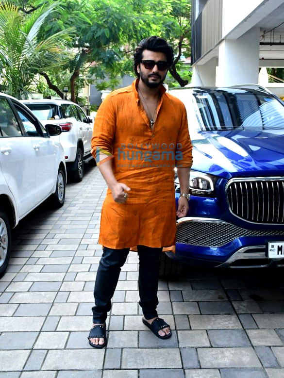 photos arjun kapoor snapped visiting t series office for ganpati darshan 4